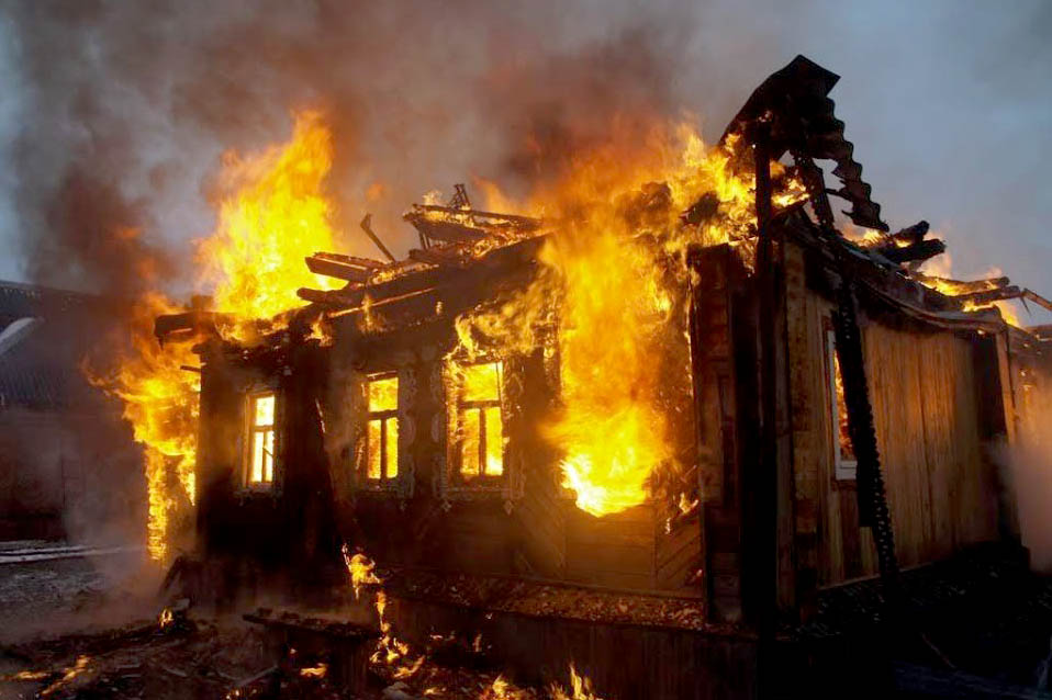 В деревне Супонево сгорел дом