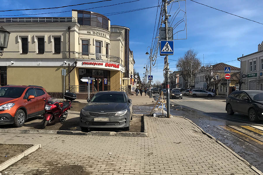 Тротуарный тупик в самом центре Звенигорода